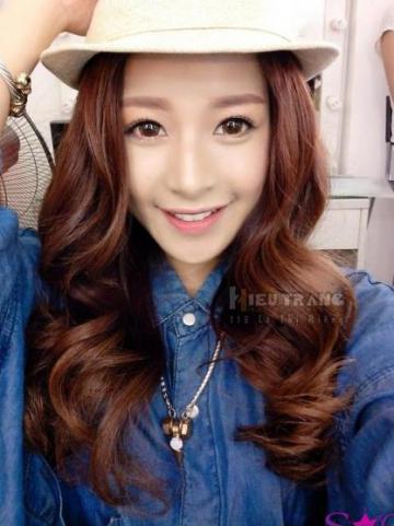 KHOE CÁ TÍNH TỰ TIN XUỐNG PHỐ VỚI MÁI TÓC UỐN XOĂN GỢI SÓNG HÀN QUỐC